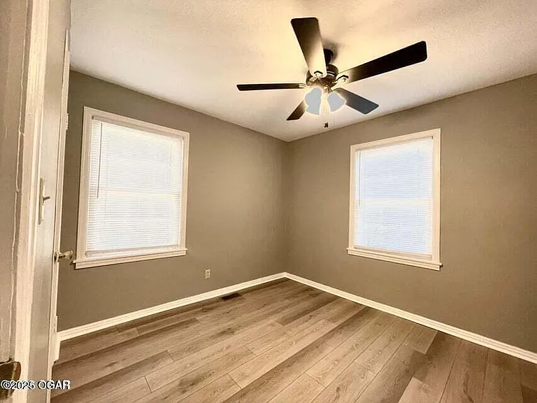 3301 S Pearl Ave — Photo 4