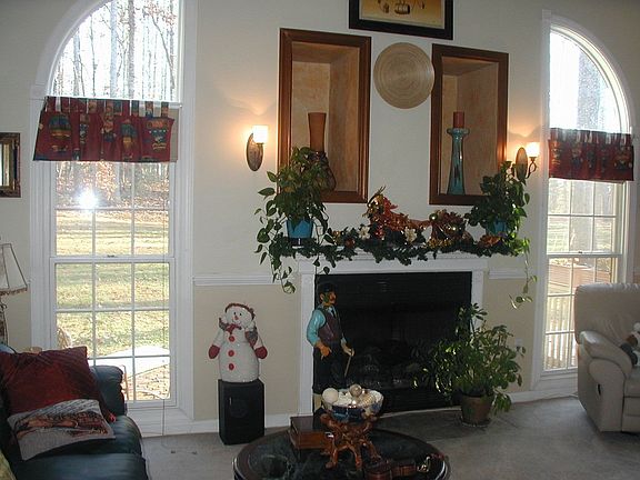 Family Room w/Fireplace
