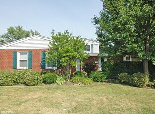 1639 S Chesterfield Dr, Arlington Heights, IL 60005