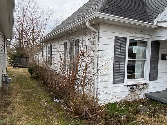 3rd image of 2103 6th St