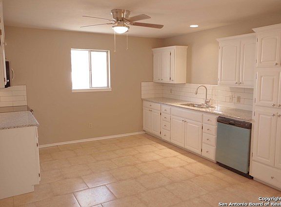 4th image of 104 Live Oak Cir