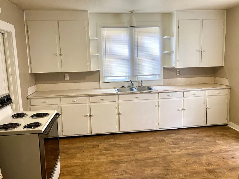 214 W South St — Photo 9