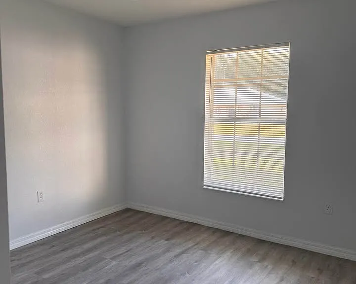 2875 Delrose Dr N — Photo 12