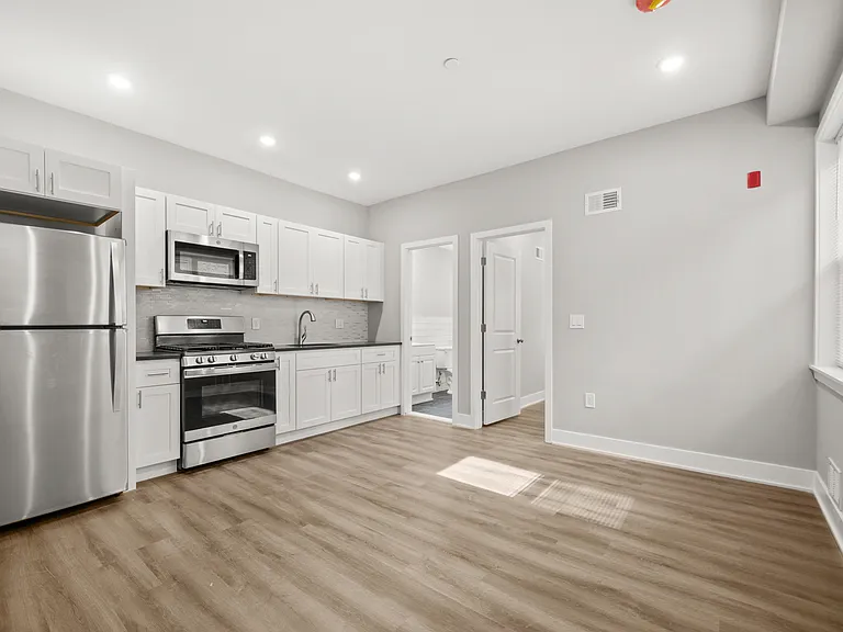 5244 Spruce St #4 — Photo 1