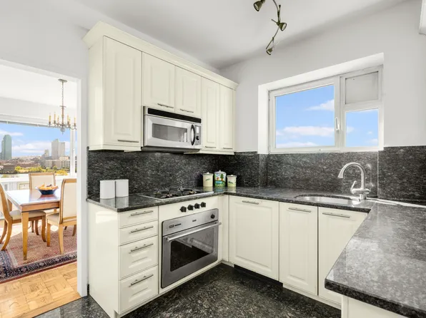 45 Sutton Place image 8 of 43