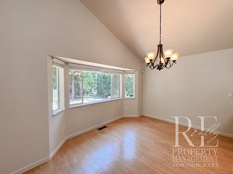 4618 NW Bernard St — Photo 12