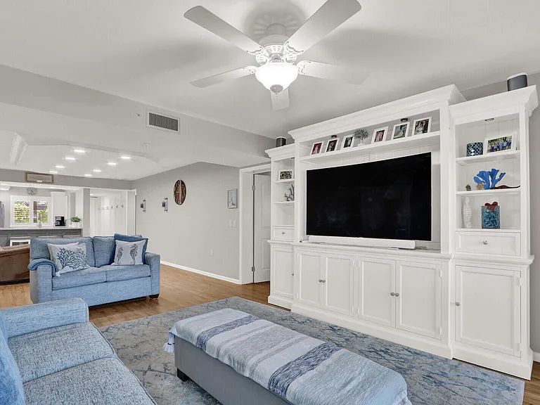 701 Seafarer Cir #105 — Photo 6