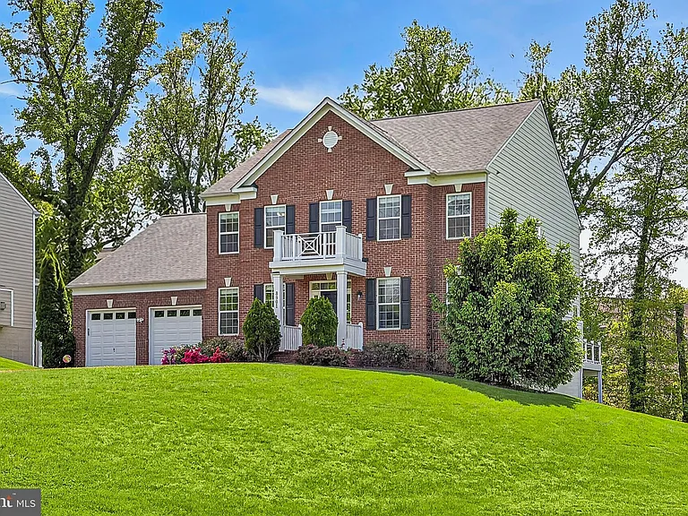 8901 Hargrove Ct — Photo 2