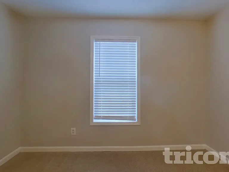 726 Westbury Dr — Photo 13