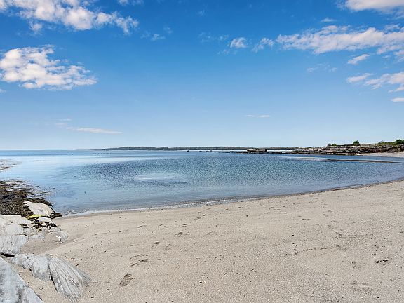 private beach. 3 minutes walk from the front door of the house