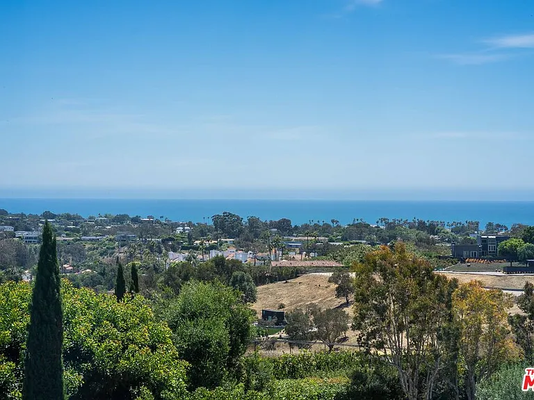 5931 Kanan Dume Rd — Photo 9