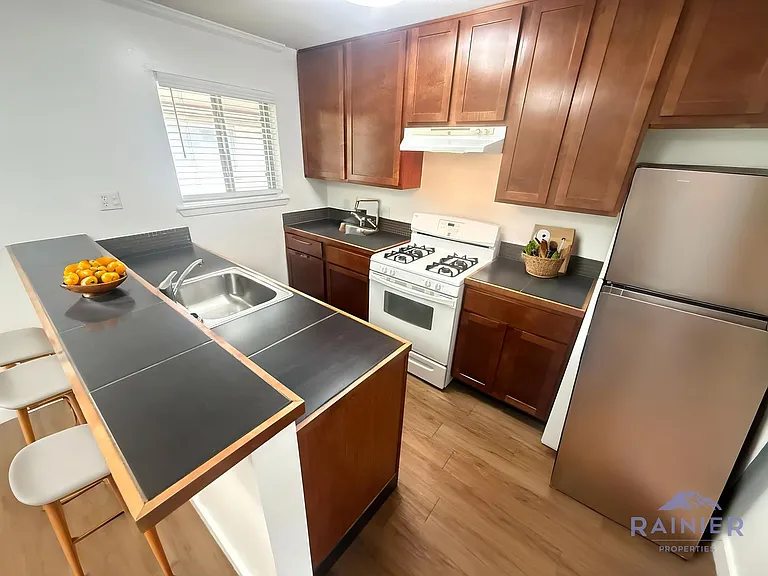 Lorrain Apartments — Photo 37