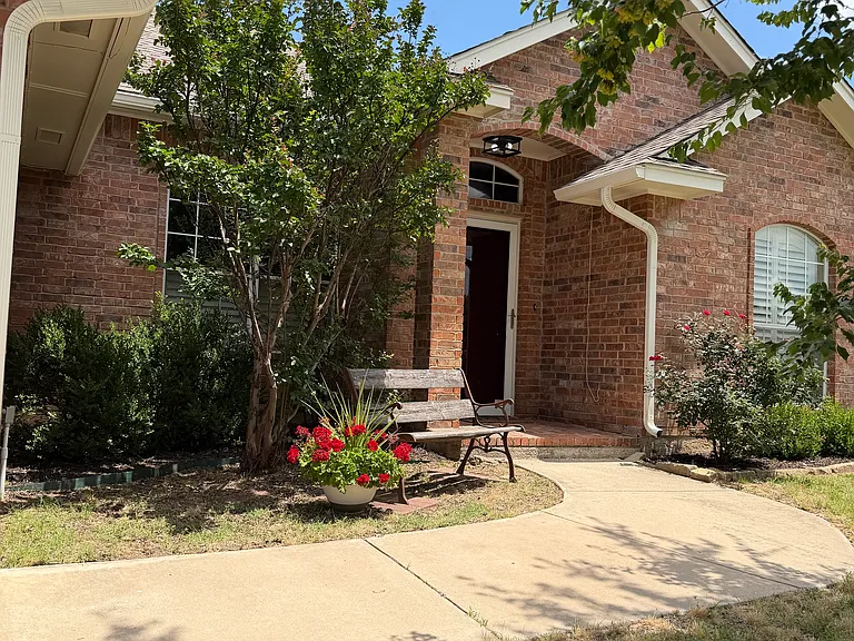 1301 Melisa Dr — Photo 2