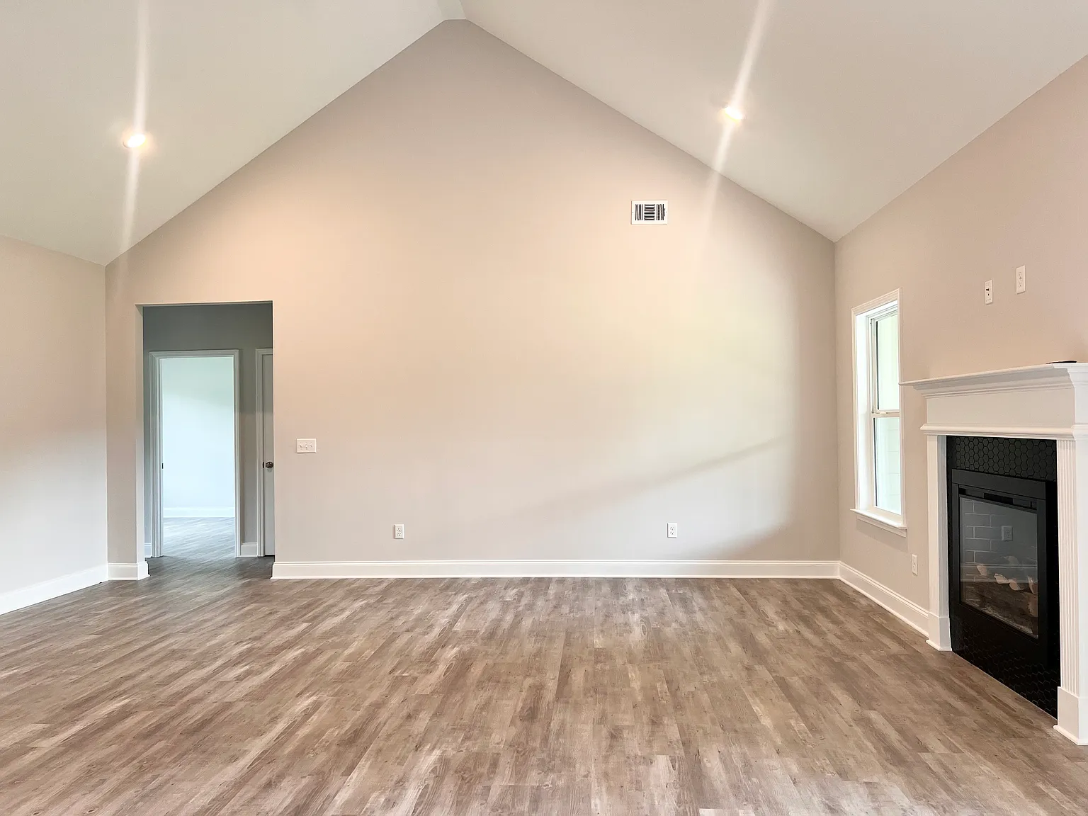 4 bed, 2505 sqft, $2,800 — Photo 3