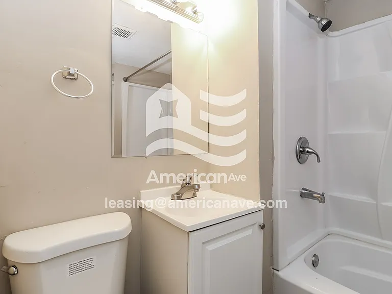 388878_012_wm_-_bathroom_13068375.jpg