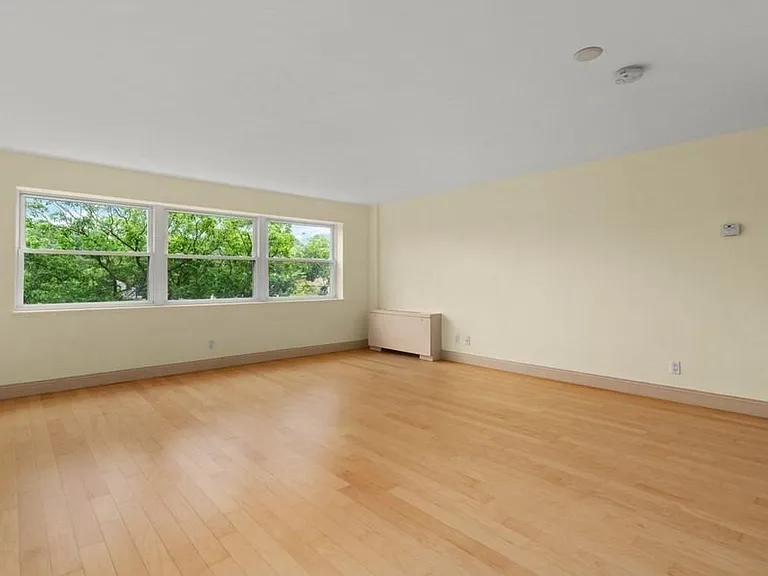 1600 Beacon St #305 — Photo 4