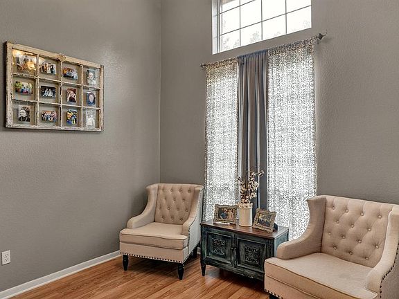 4th image of 783 Royal Dr N