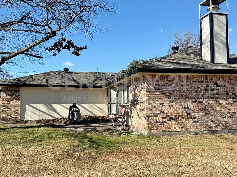 1122 Pyramid Dr — Photo 3