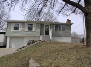 5206 S 105th St, Omaha, NE 68127