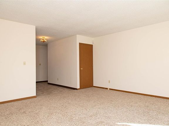 5th image of 2429 Central Parkway Dr
