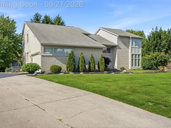 39044 Wilton Ct, Farmington Hills, MI 48331