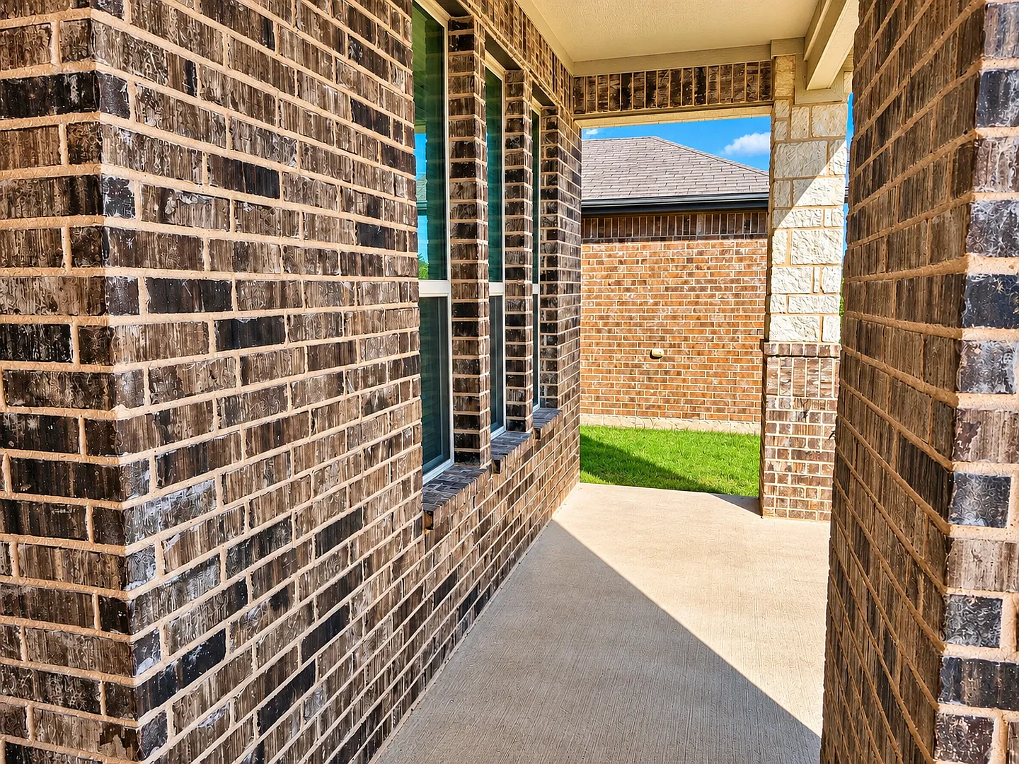 Like-New Home In Hulen Trail Addition | Crowley Isd! — Photo 2
