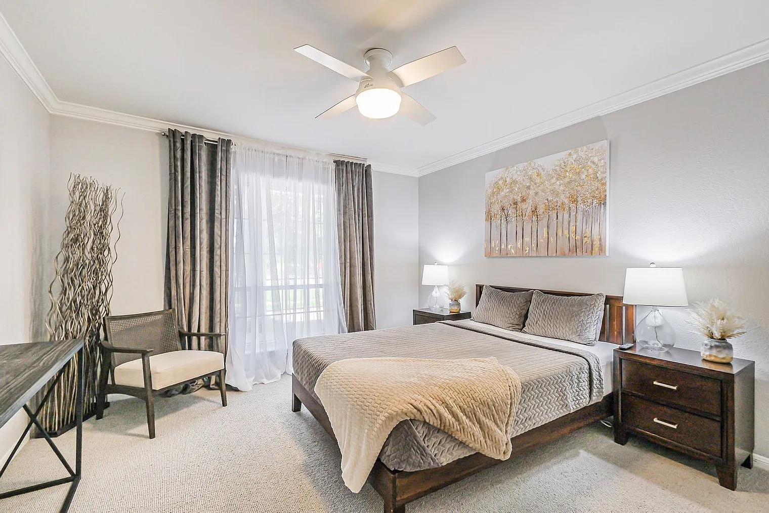 1 bed, 1.0 bath, 742 sqft, $2,652 — Photo 2
