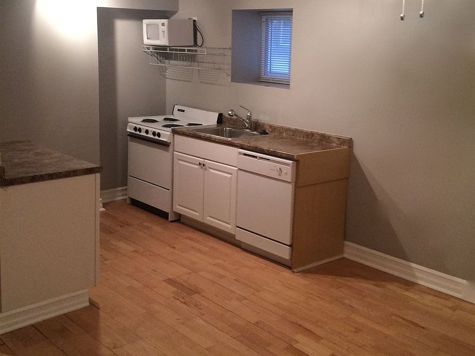 5819-8 Kitchen view from living area