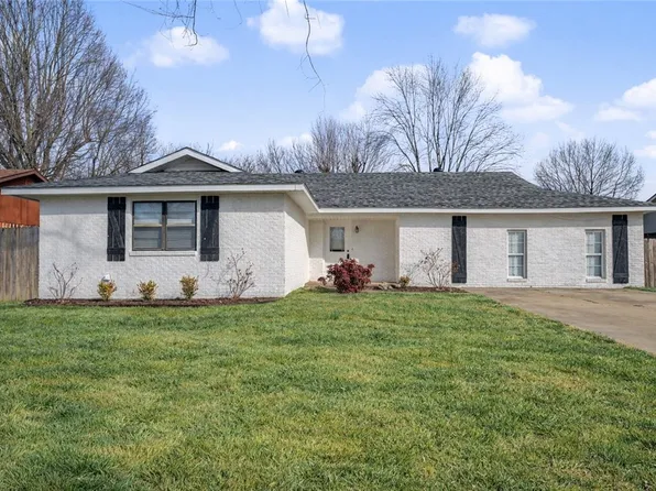1101 Karena St, Springdale, AR 72762
