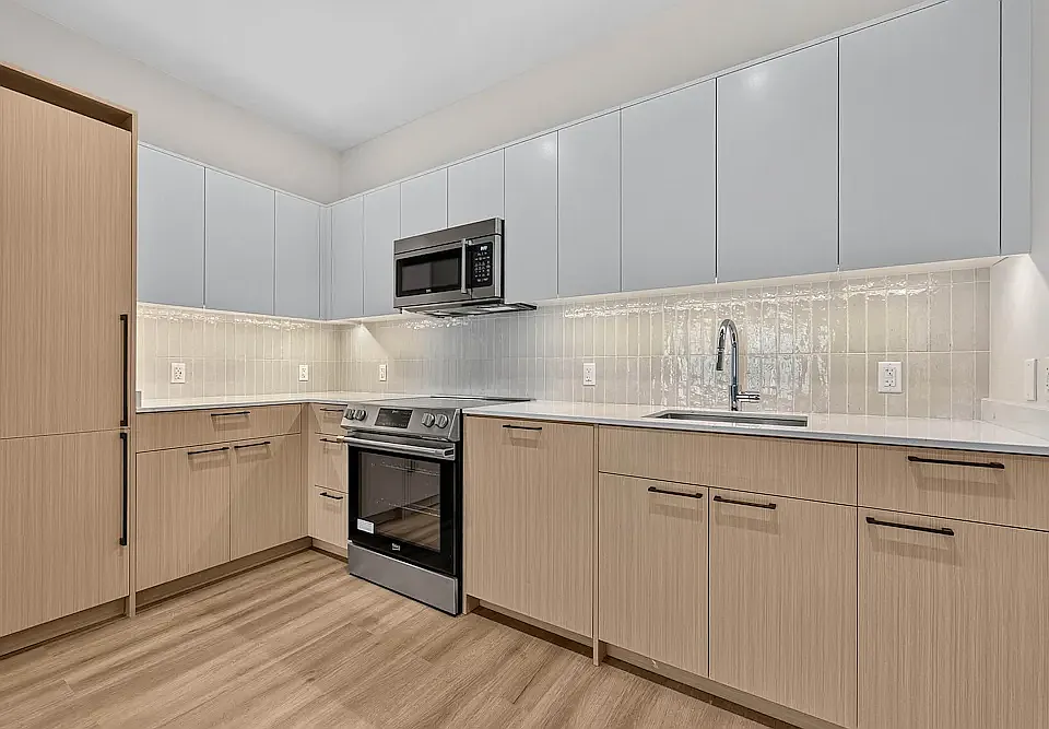 261 W 24th St #8K