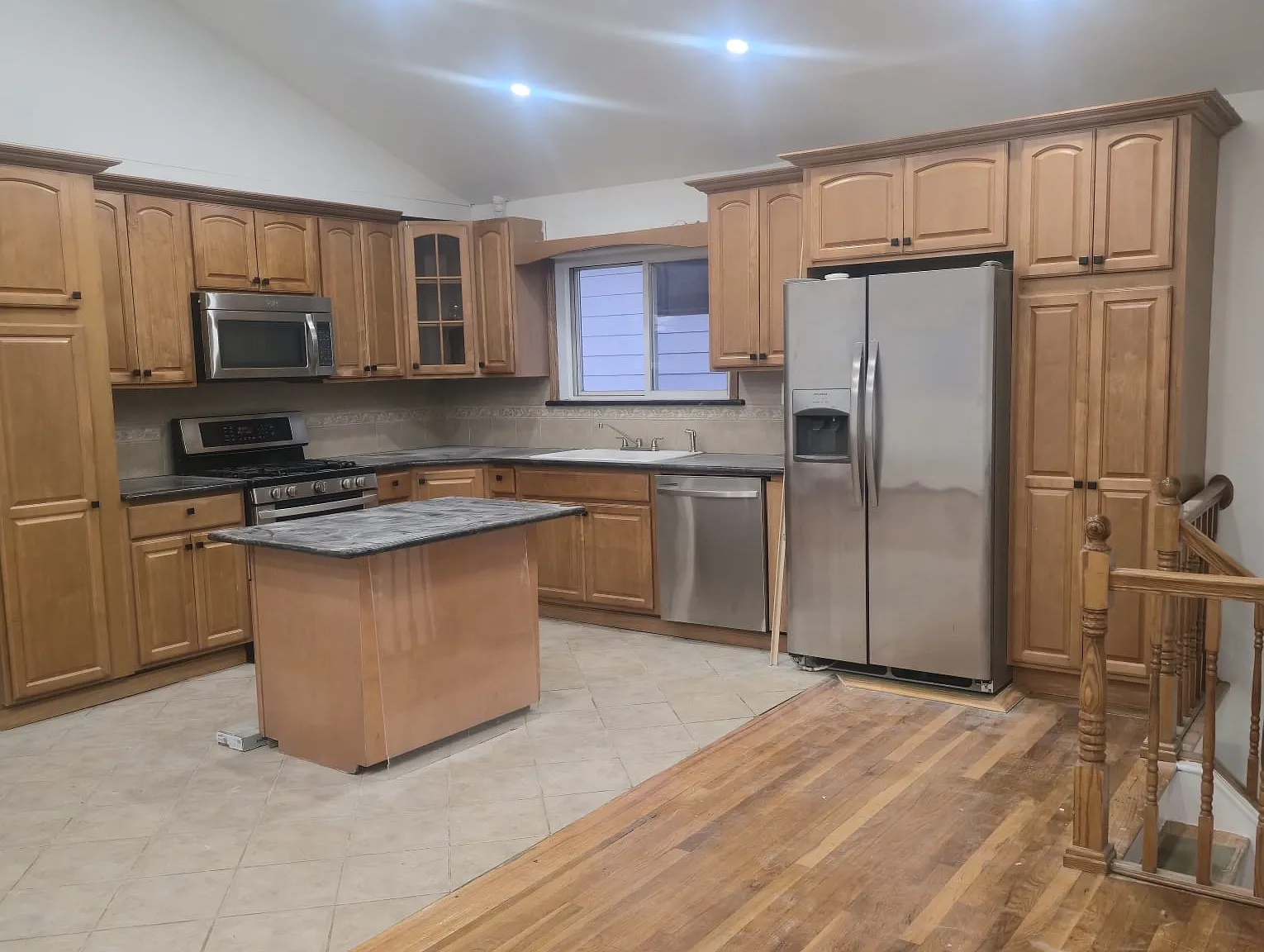 3 bed, 2400 sqft, $3,800 — Photo 4