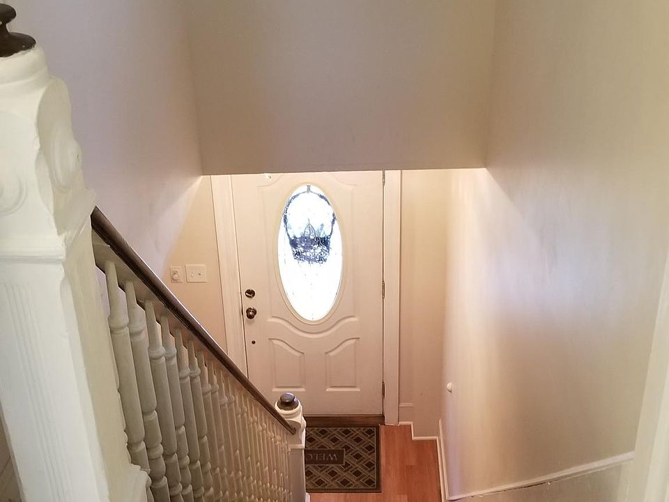 2nd image of 1085 Lloyd St