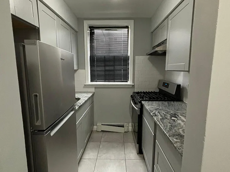121 21st St #2 — Photo 1