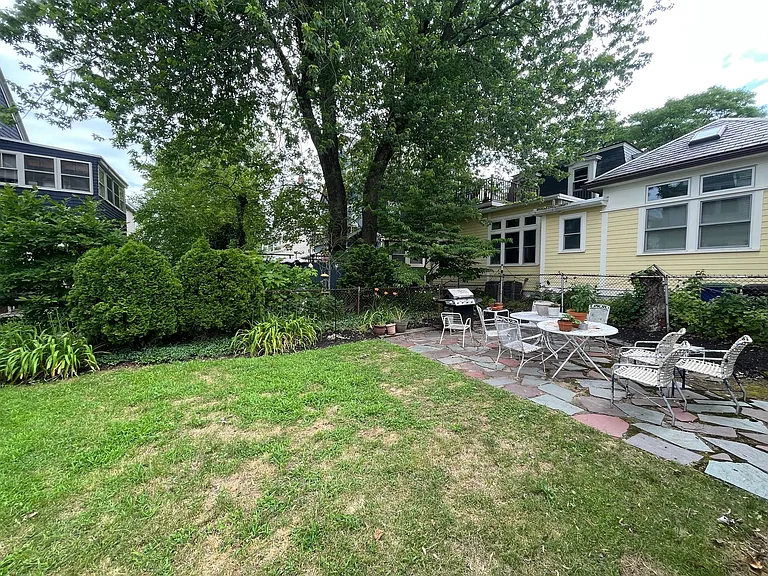 17 Irving St — Photo 15