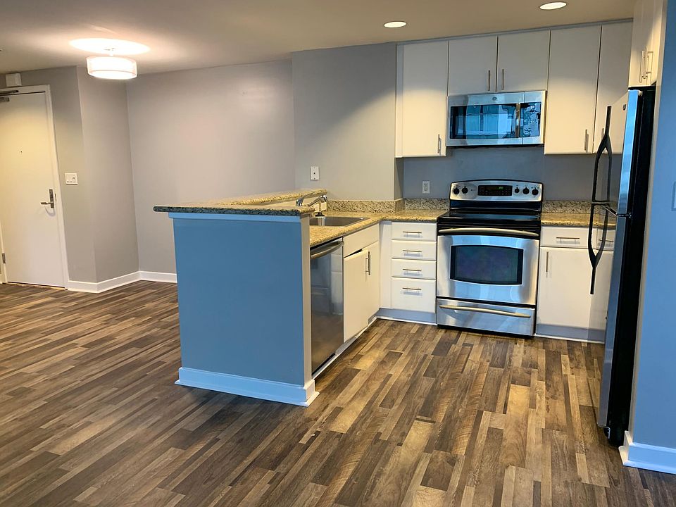 1st image of 260 King St Unit 759