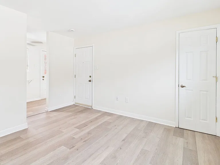 4032 Macarthur Ave #D — Photo 1