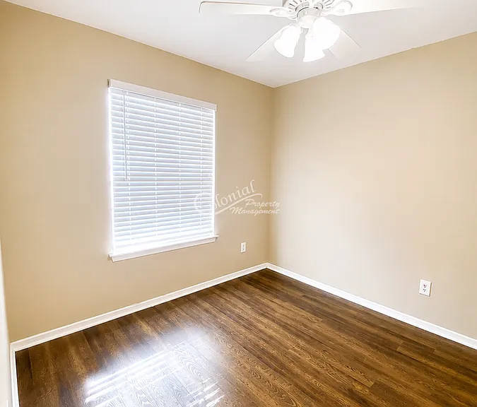 1406 Meadows Dr — Photo 8