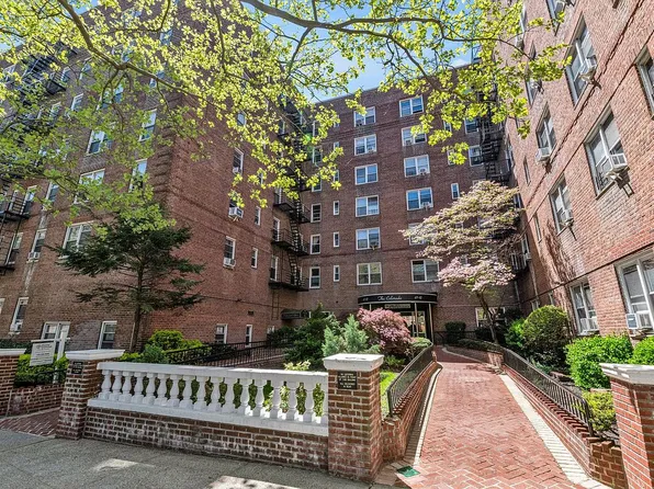 6712 Yellowstone Blvd APT E9, Flushing, NY 11375