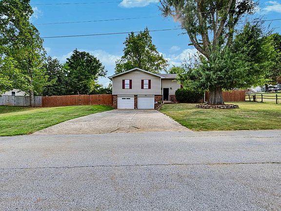 3rd image of 875 Meadow Lane Dr