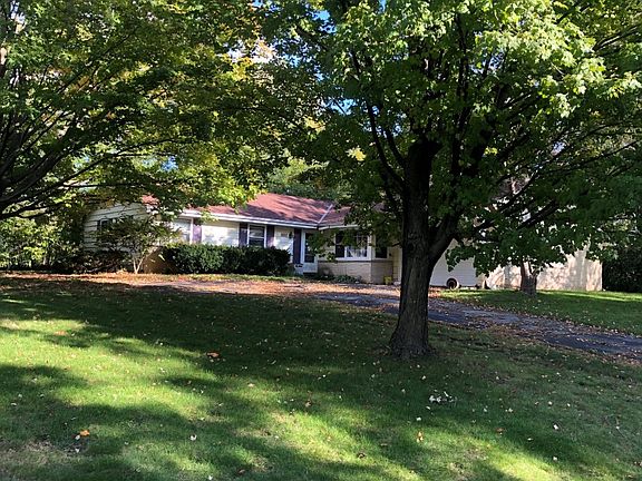 3rd image of 8882 N Green Brook Ct