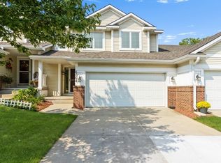 6064 Meadow View Ct, Johnston, IA 50131