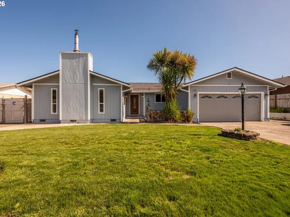 445 Camellia Ct, Reedsport, OR 97467