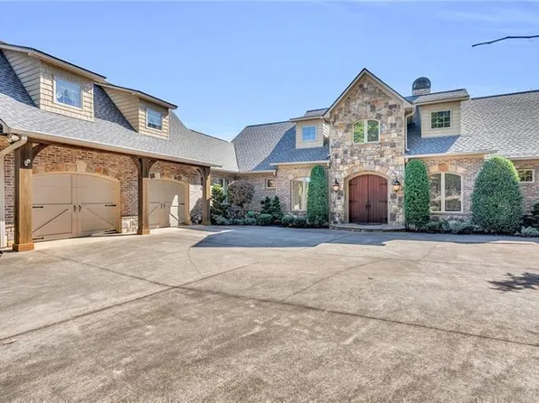 113 Leadpole Mountain Ln, Cleveland, GA 30528