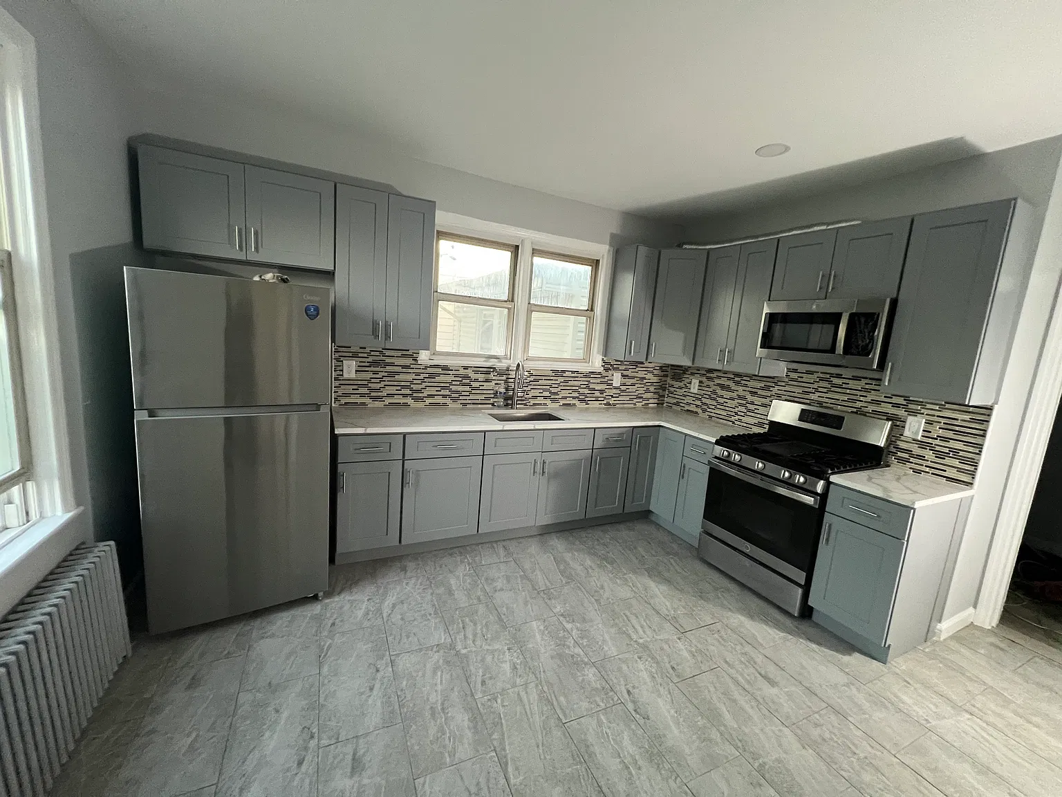 3 bed, $2,400 — Photo 1