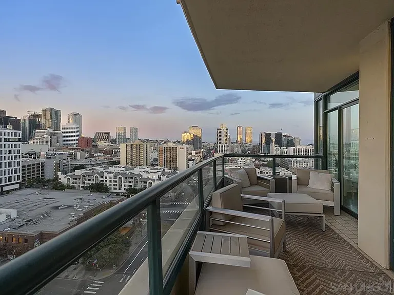 555 Front 1501 #1501 — Photo 54