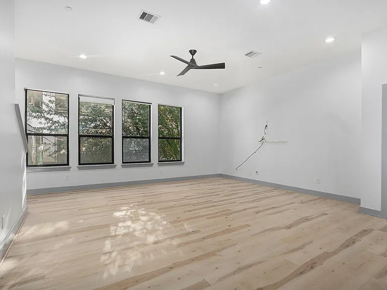 2422 Navigation Blvd #G — Photo 8