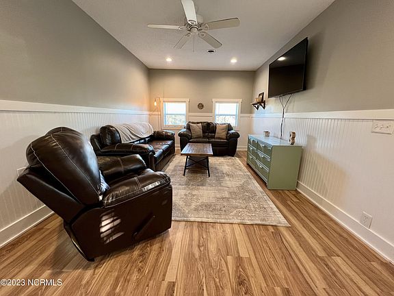 3rd image of 709 N Lorraine Cir