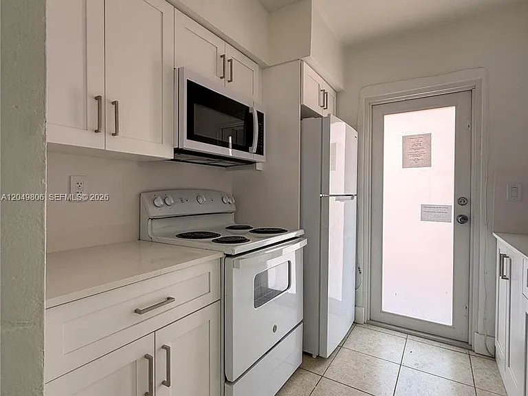 935 Bay Dr #9 — Photo 4
