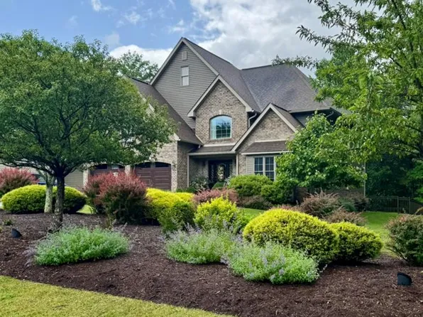 465 Barnstaple Dr, Daniels, WV 25832