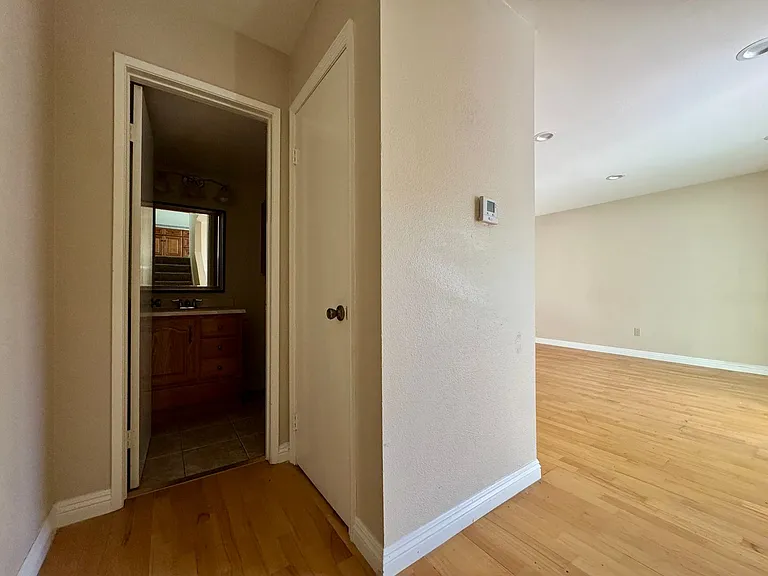 594 W Huntington Dr #C — Photo 8
